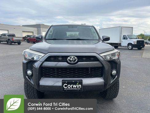 Used 2018 Toyota 4Runner SR5 image 3