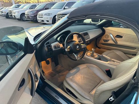 Used 2003 BMW Z4 2.5i image 12