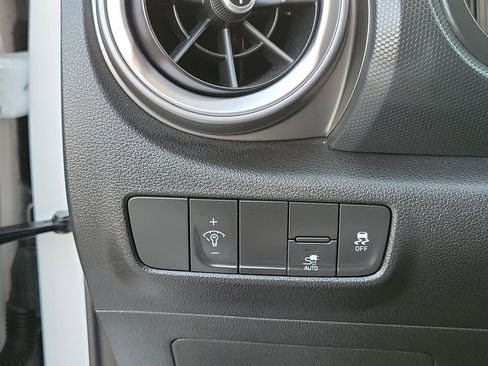 Certified 2023 Hyundai Kona SE image 11