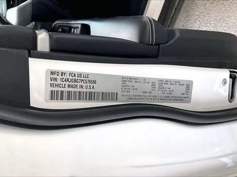 Used 2023 Jeep Grand Cherokee Limited image 31