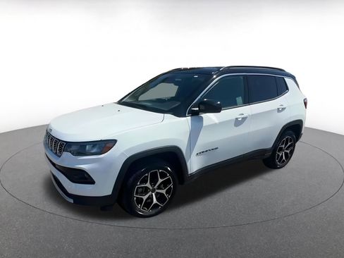 Used 2025 Jeep Compass Limited image 8