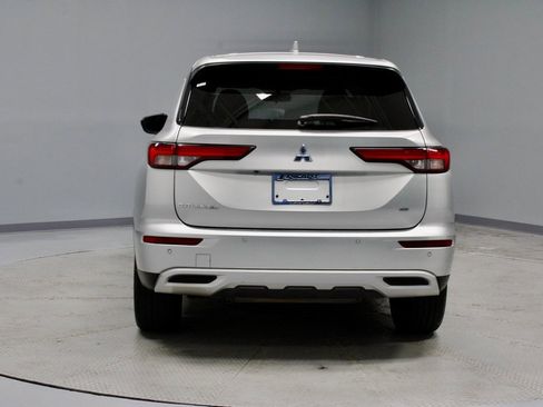 Used 2022 Mitsubishi Outlander SE image 11