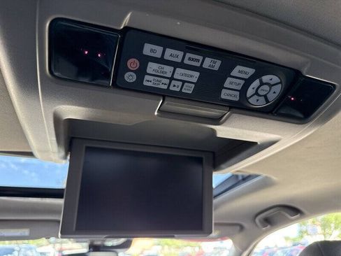 Used 2017 Honda Pilot Touring image 28