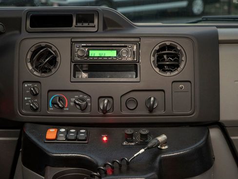 Used 2014 Ford E-350 and Econoline 350 Super Duty image 22