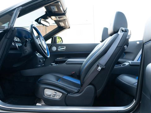 Used 2017 Rolls-Royce Dawn RWD image 52