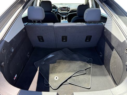 Used 2017 Chevrolet Volt LT w/ Comfort Package FWD image 17