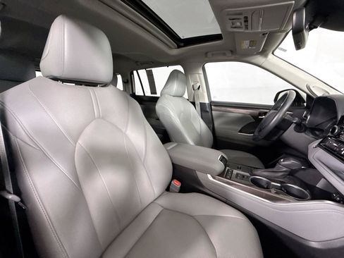 Used 2021 Toyota Highlander Limited FWD image 43