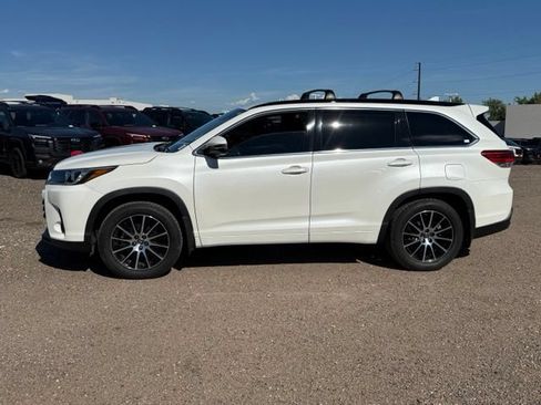 Used 2018 Toyota Highlander SE AWD/4WD image 2