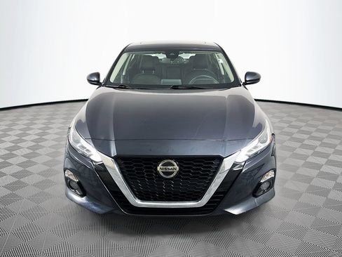 Used 2020 Nissan Altima 2.5 SV AWD/4WD image 2