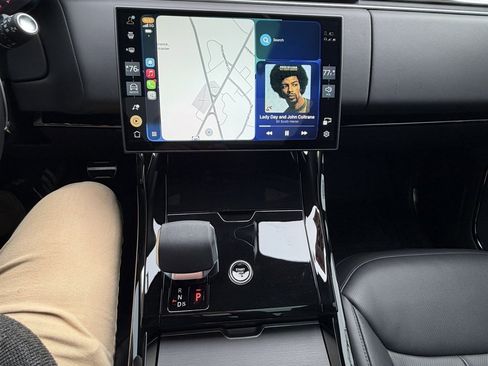 Used 2025 Land Rover Range Rover Sport Dynamic SE image 23