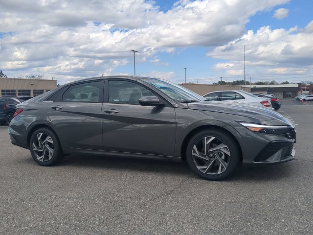Used 2026 Hyundai Elantra Limited FWD image 1
