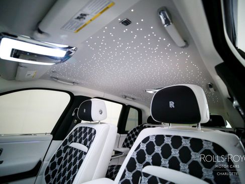 New 2026 Rolls-Royce Cullinan Black Badge image 12