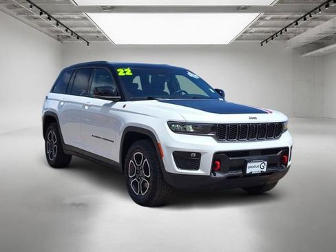 Used 2022 Jeep Grand Cherokee Trailhawk AWD/4WD image 8