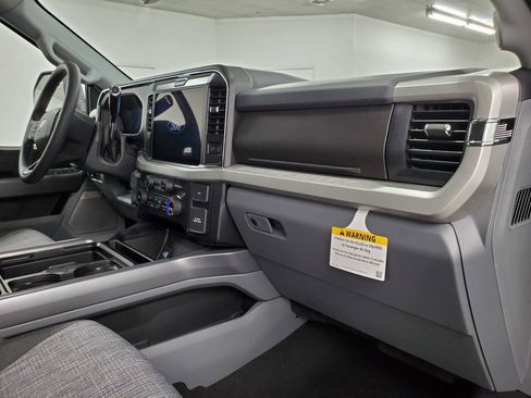 New 2026 Ford F250 XLT w/ XLT Premium Package AWD/4WD image 12