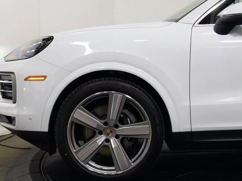 Used 2025 Porsche Cayenne image 21
