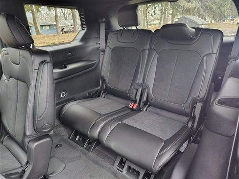 New 2025 Jeep Grand Cherokee L Altitude image 32