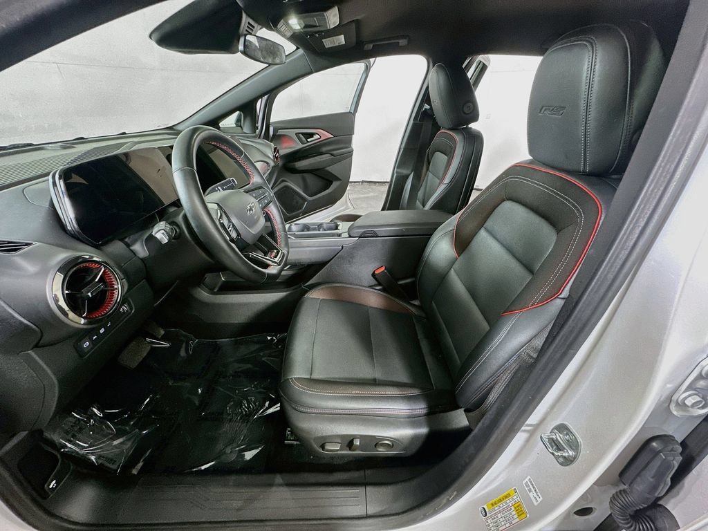 Used 2025 Chevrolet Equinox EV RS FWD image 17