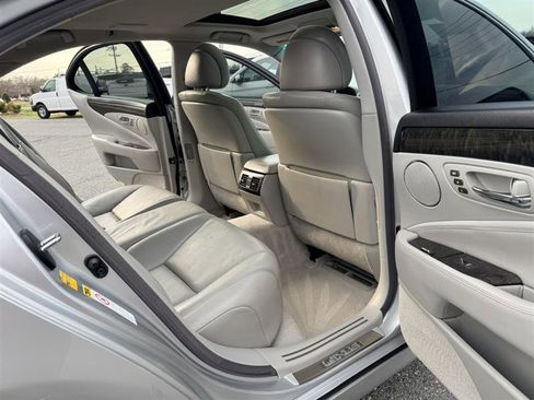 Used 2011 Lexus LS 460 AWD w/ Comfort Plus Pkg image 18