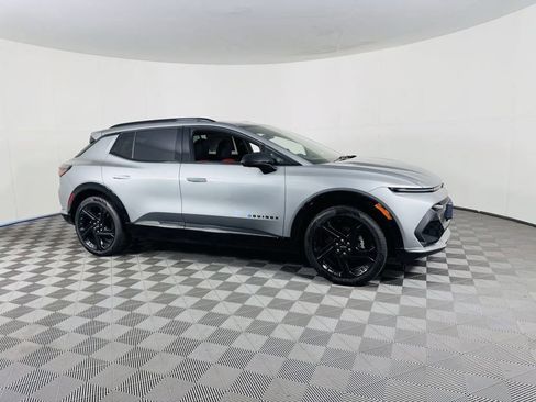 Used 2025 Chevrolet Equinox EV RS image 2