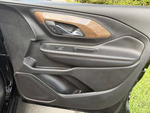 Used 2018 GMC Terrain SLE FWD image 25