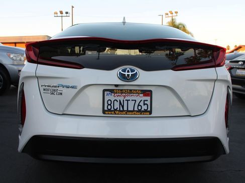 Used 2017 Toyota Prius Prime Premium image 15