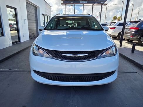 Used 2021 Chrysler Voyager Lxi FWD image 6