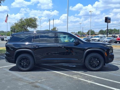 New 2026 Chevrolet Traverse Z71 w/ Driver Confidence Package image 3