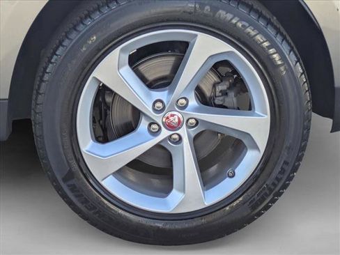 Used 2019 Jaguar F-PACE Premium image 24