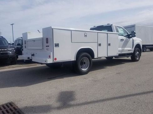 New 2025 Ford F550 4x4 Regular Cab Super Duty image 2