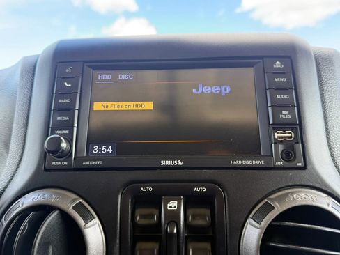 Used 2018 Jeep Wrangler Unlimited Sport S image 32