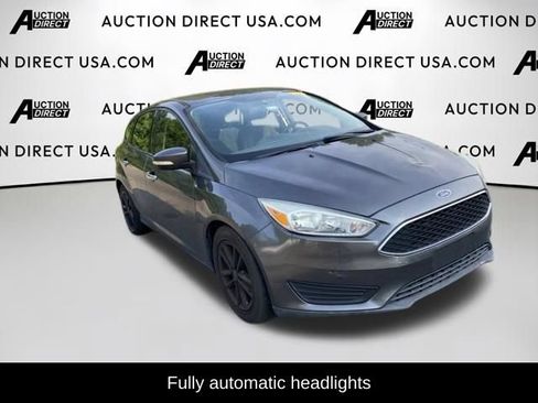 Used 2015 Ford Focus SE w/ SE Cold Weather Package FWD image 5
