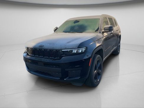 Used 2023 Jeep Grand Cherokee L Altitude image 14