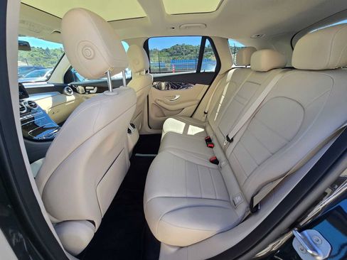 Used 2021 Mercedes-Benz GLC 300 4MATIC image 16