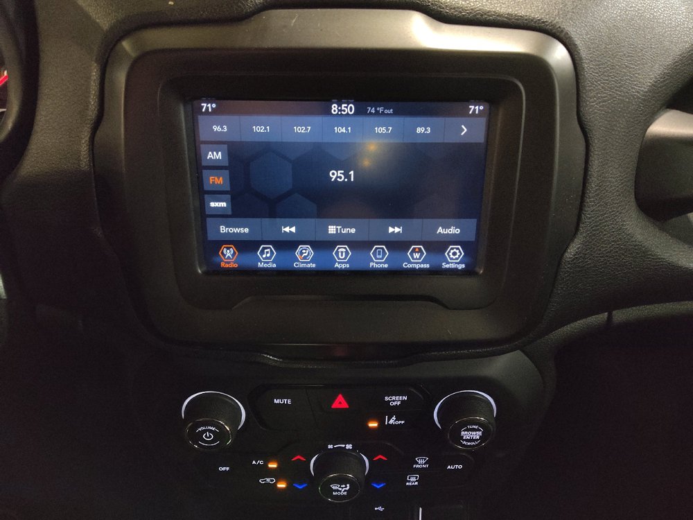 Used 2021 Jeep Renegade Latitude FWD image 25