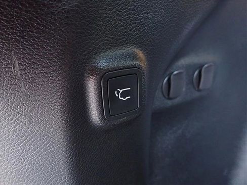 Used 2020 Jeep Cherokee Limited image 9