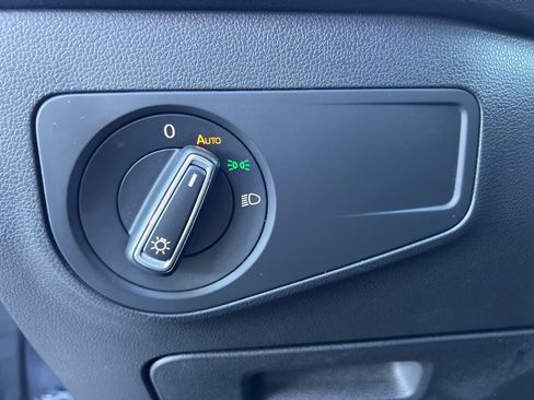 Used 2021 Volkswagen Tiguan SE image 26