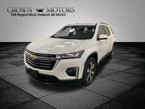 Used 2023 Chevrolet Traverse LT w/ LT Premium Package AWD/4WD image 3
