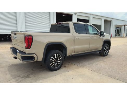 Used 2022 GMC Sierra 1500 AT4 w/ AT4 Premium Package AWD/4WD image 8