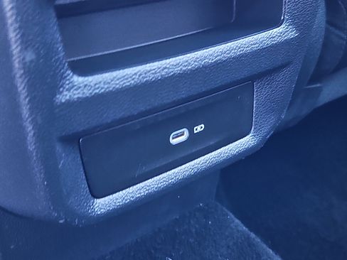 Certified 2022 Volkswagen Taos SE w/ Panoramic Sunroof Package image 14