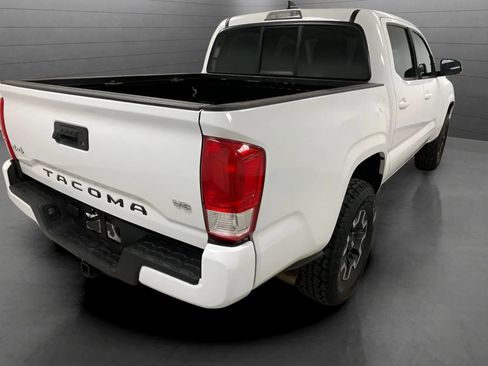 Used 2017 Toyota Tacoma SR w/ Tow Package AWD/4WD image 5