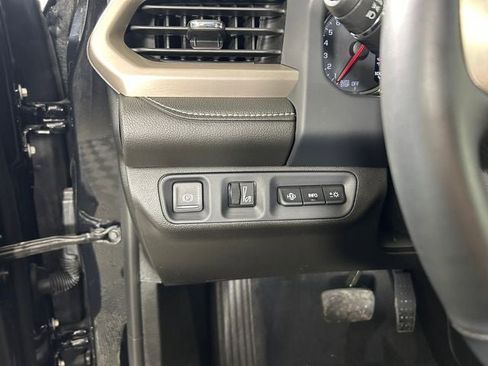 Used 2023 GMC Acadia Denali w/ Black Diamond Edition AWD/4WD image 19