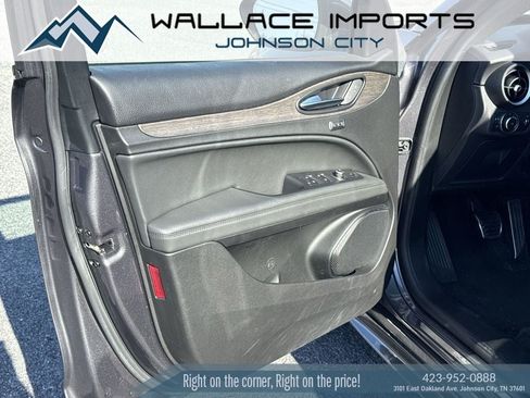 Used 2023 Alfa Romeo Stelvio Ti AWD/4WD image 13