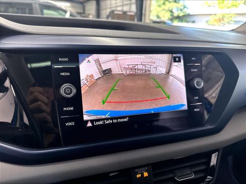 Used 2023 Volkswagen Taos SE w/ Panoramic Sunroof Package FWD image 17