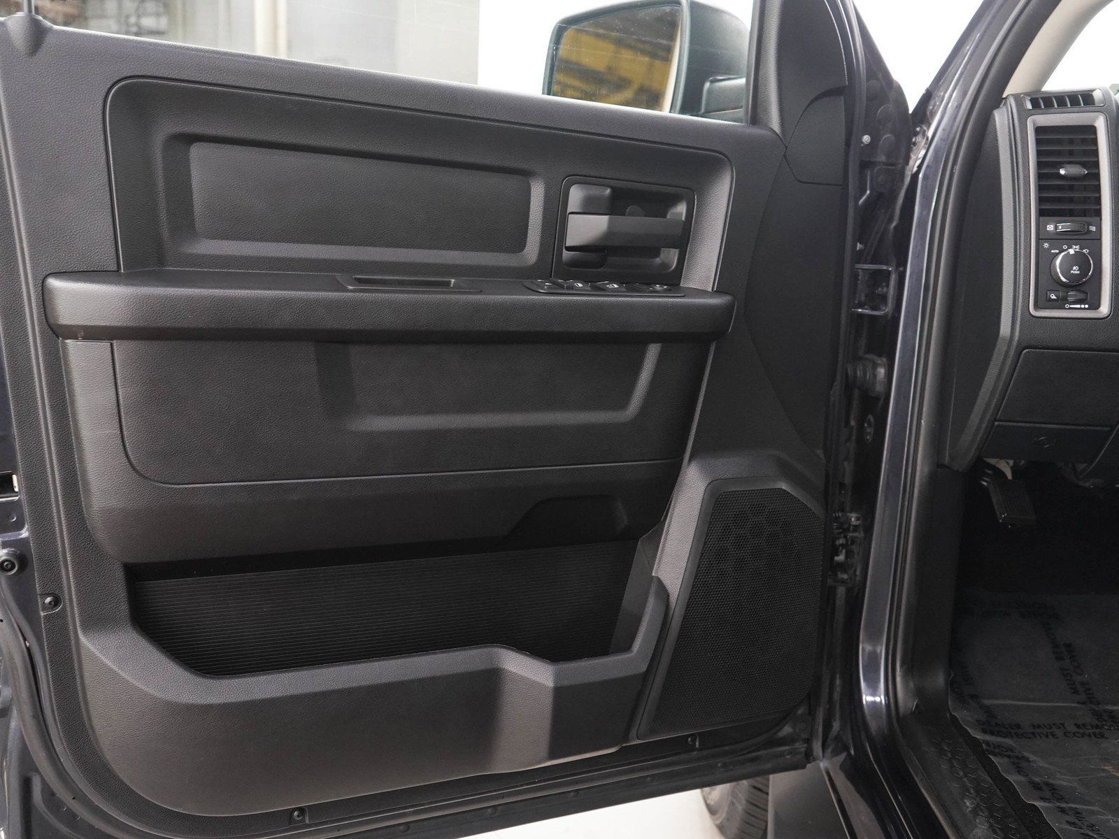 Used 2015 RAM 1500 Express AWD/4WD image 17