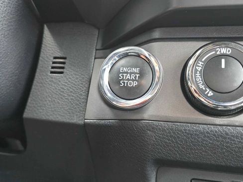 Used 2019 Toyota Tacoma TRD Off-Road AWD/4WD image 36