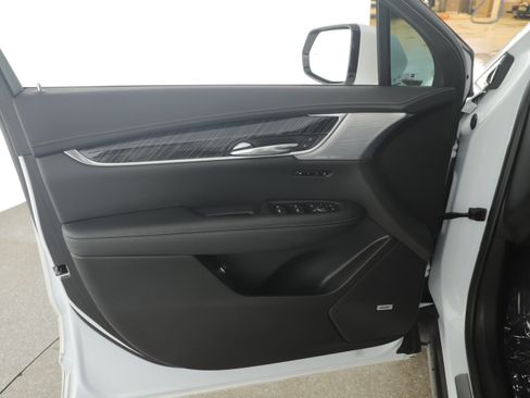 Used 2024 Cadillac XT6 Premium Luxury w/ Technology Package image 22