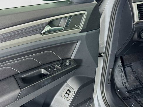 Used 2021 Volkswagen Atlas SEL Premium image 28