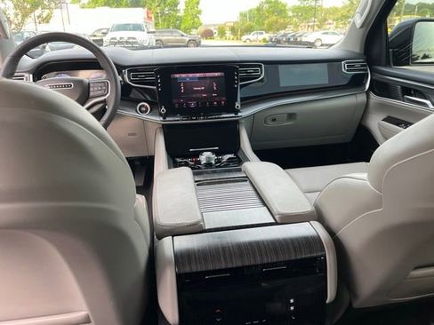 Used 2023 Jeep Wagoneer Series III w/ Convenience Group I AWD/4WD image 16