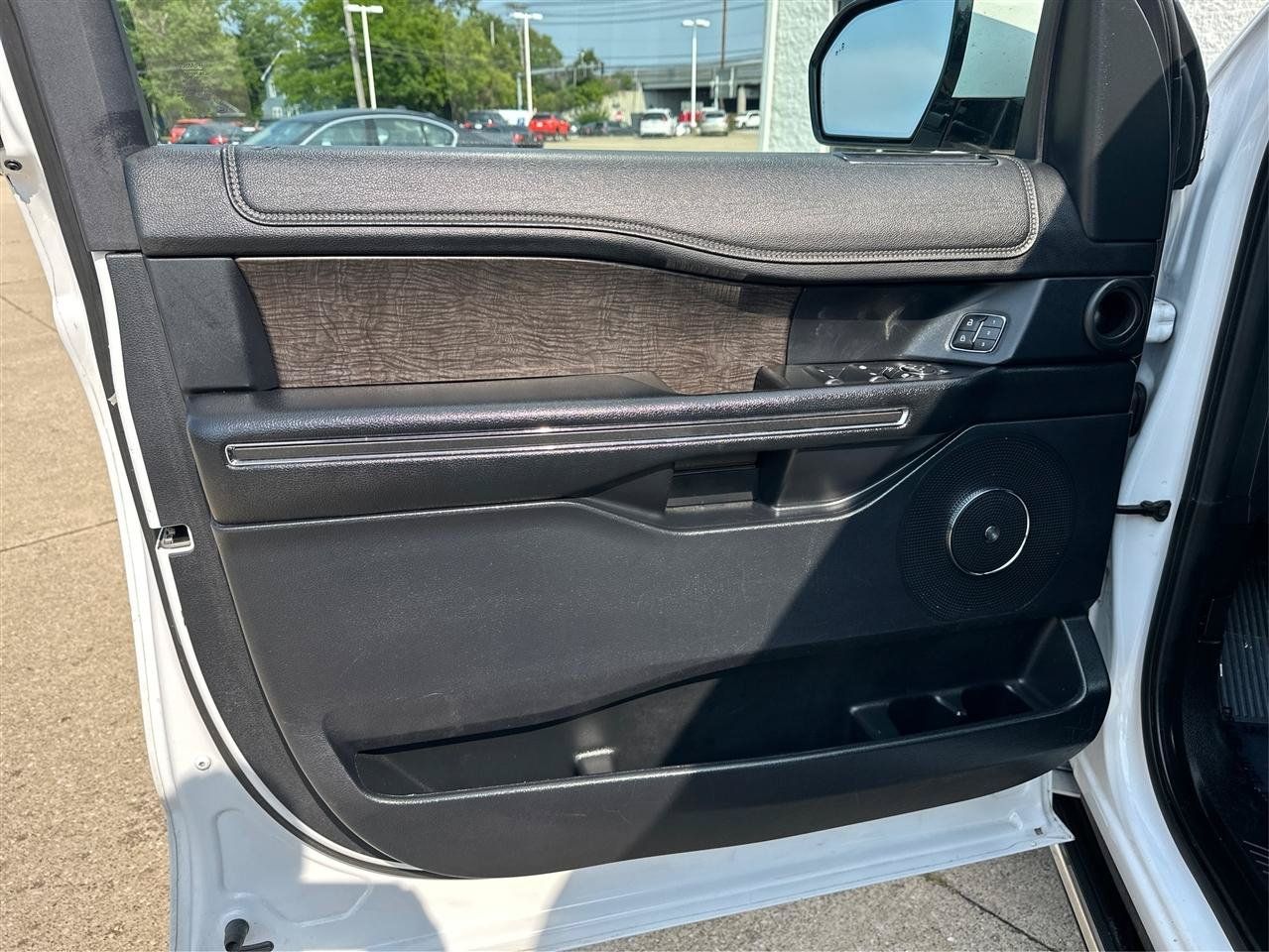 Used 2020 Ford Expedition Limited AWD/4WD image 21