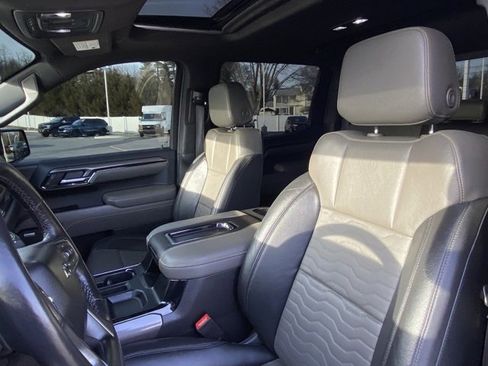 Used 2022 Chevrolet Silverado 1500 ZR2 w/ Technology Package image 14